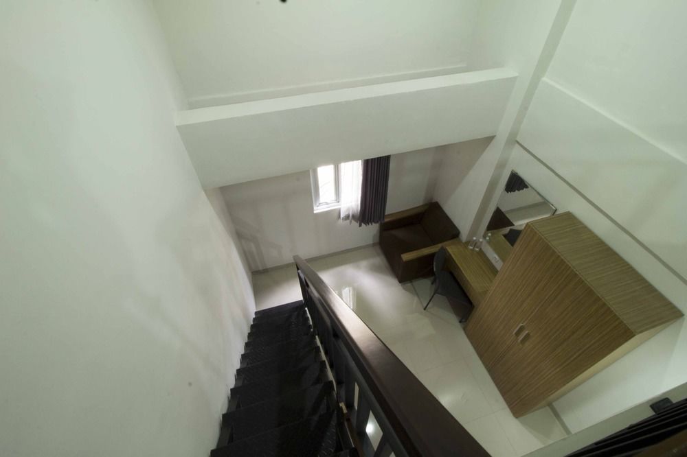 Wisma tamu Reddoorz @ Cibogo Bawah 2*