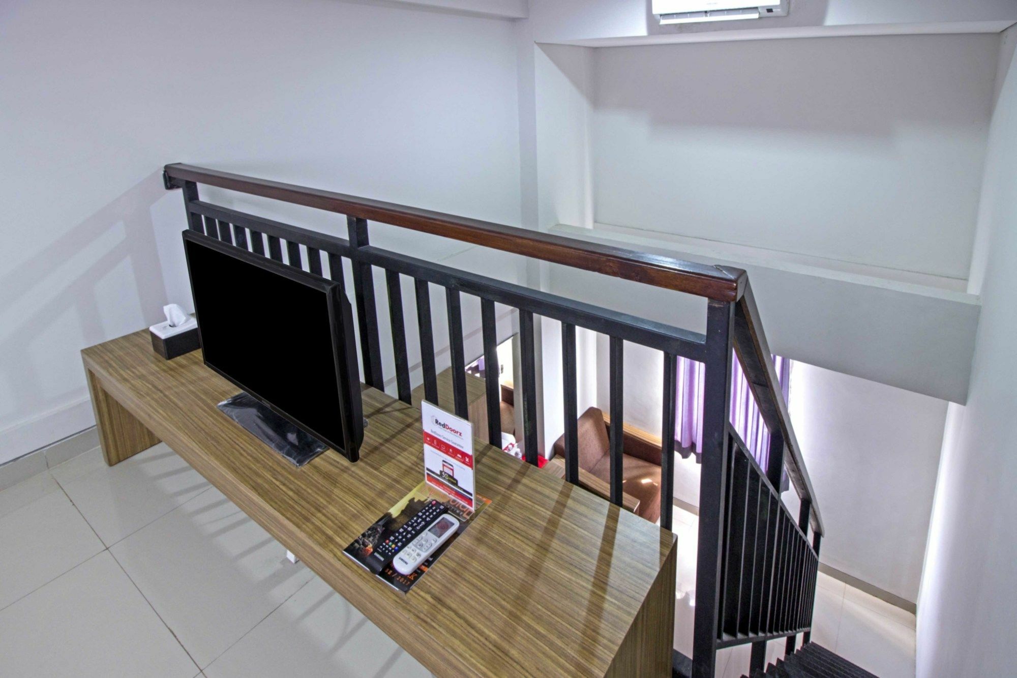 Wisma tamu Reddoorz @ Cibogo Bawah 2*
